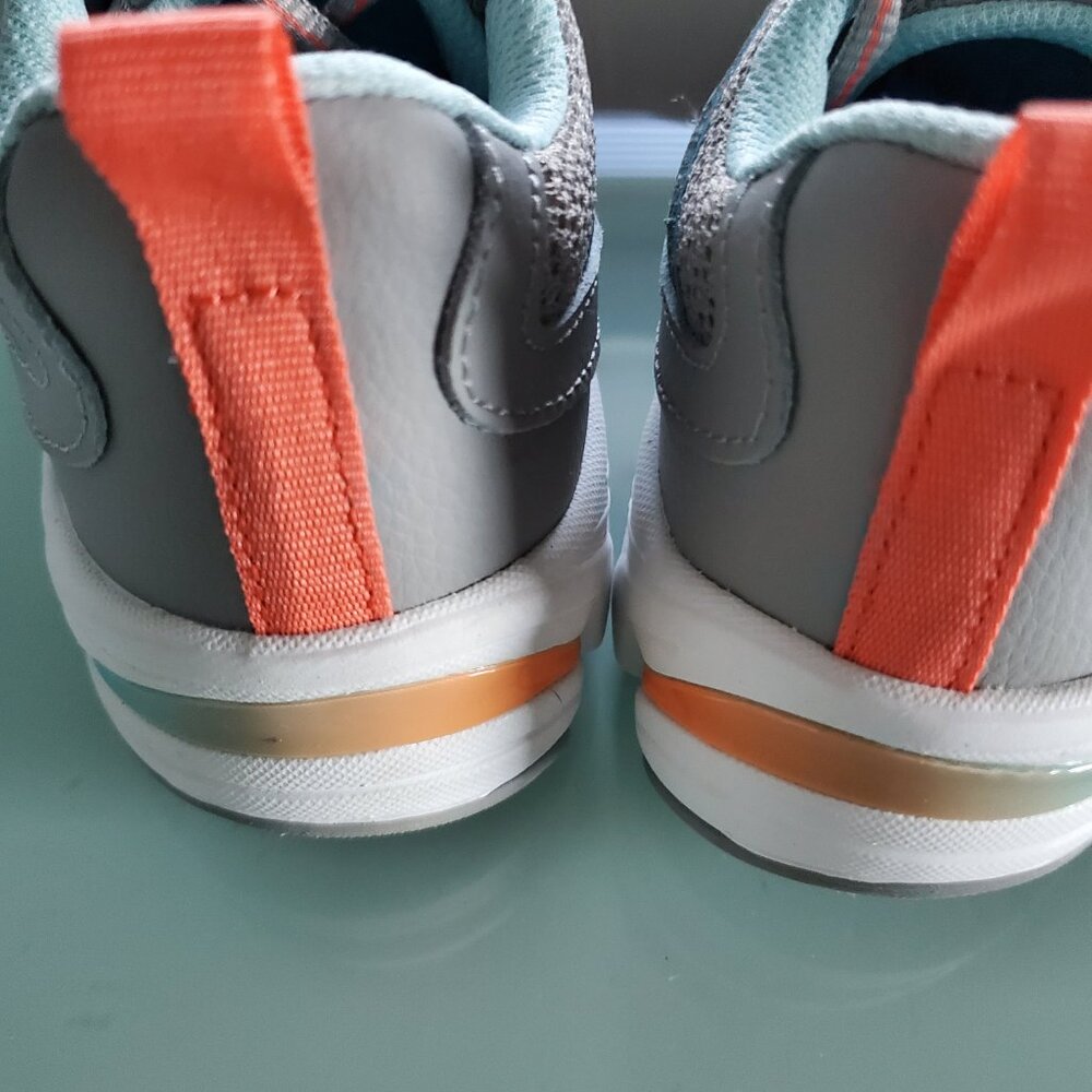 Sneakers - Picture 4 of 4